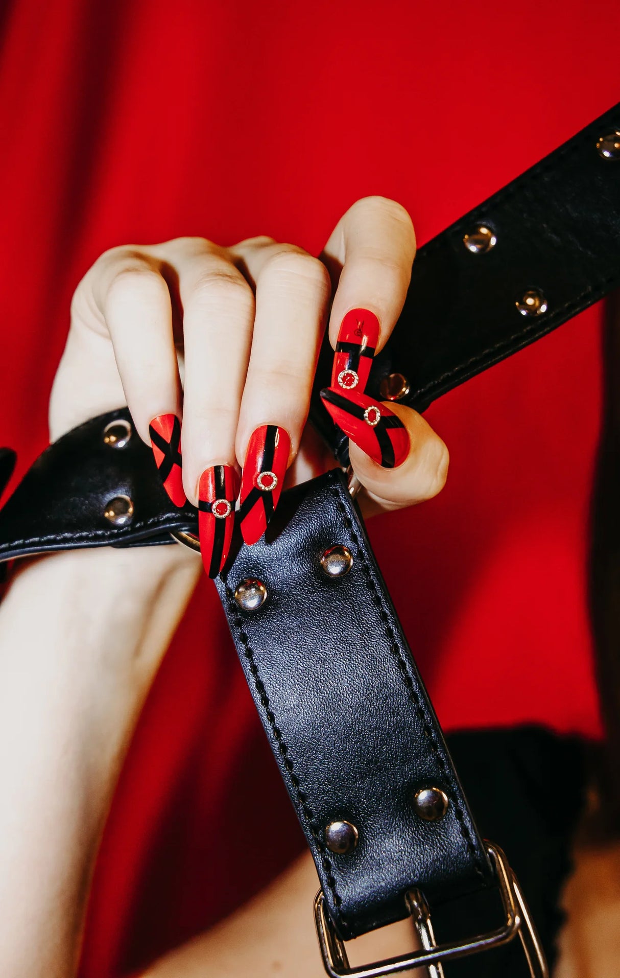 Rave Nailz - Bondage